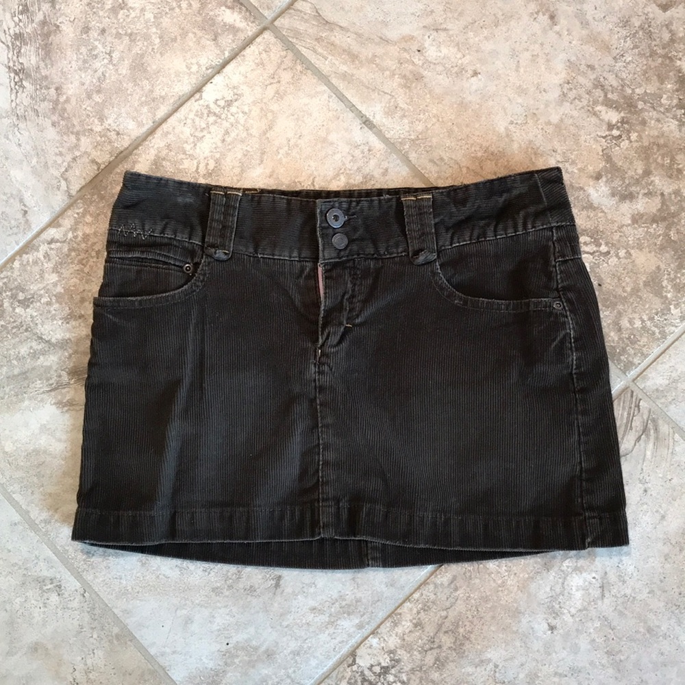 ⬇️American Eagle brown corduroy super mini!